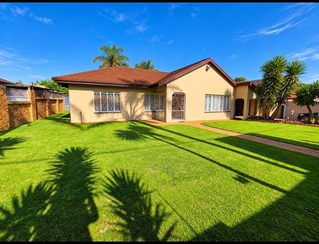 4 BEDROOM HOUSE FOR SALE IN KEMPTON PARK EXT 04